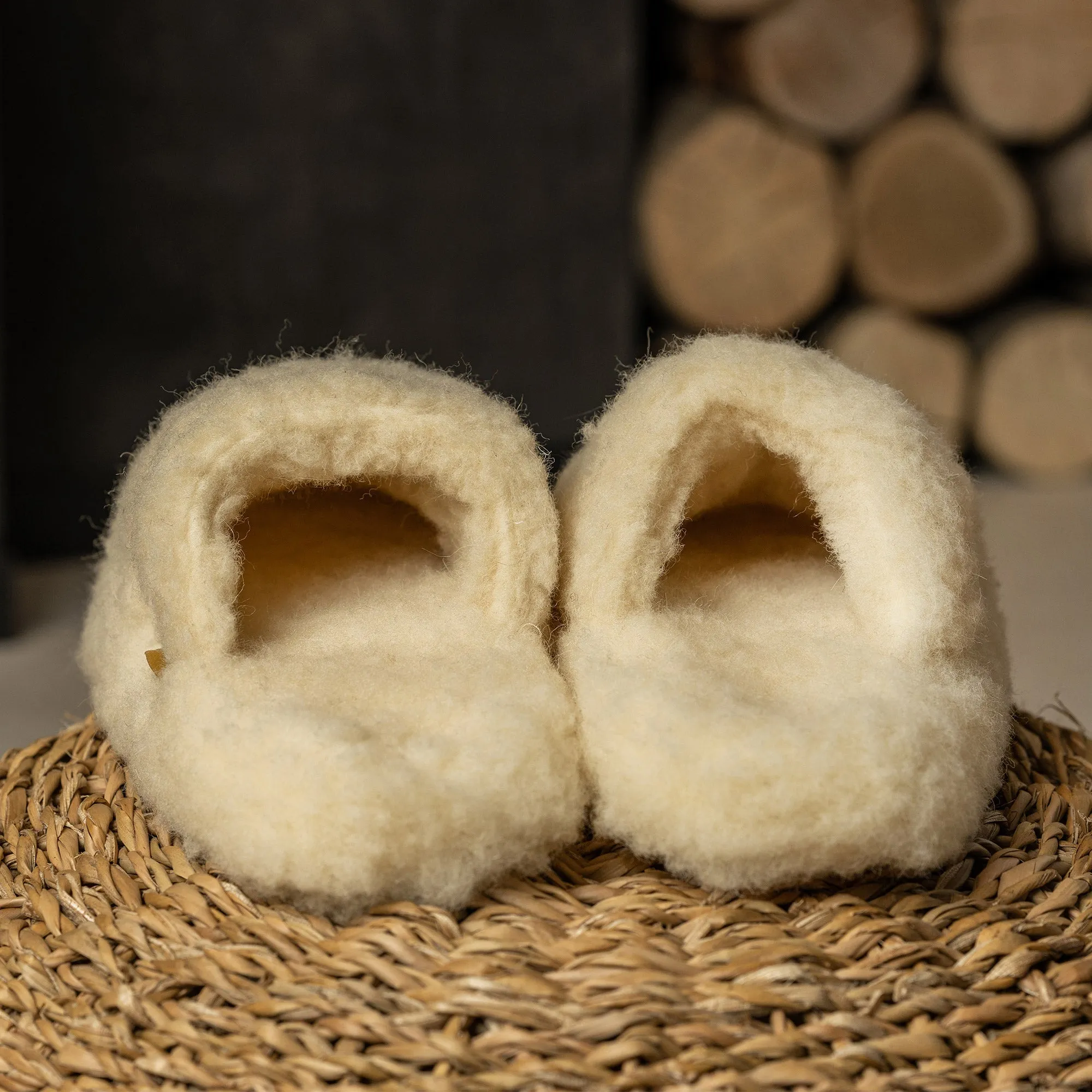 MENIQUE Fleece Slippers Natural