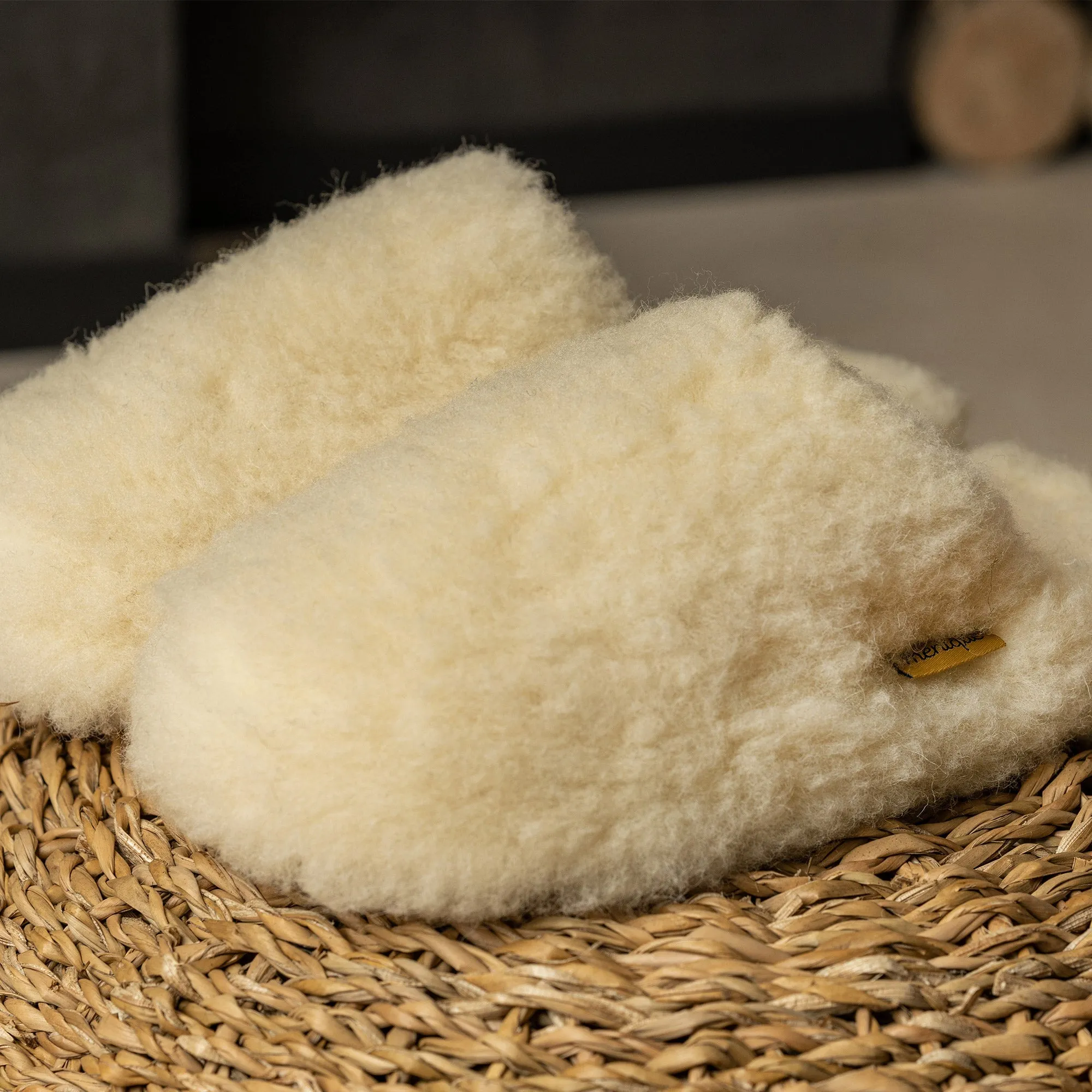 MENIQUE Fleece Slippers Natural